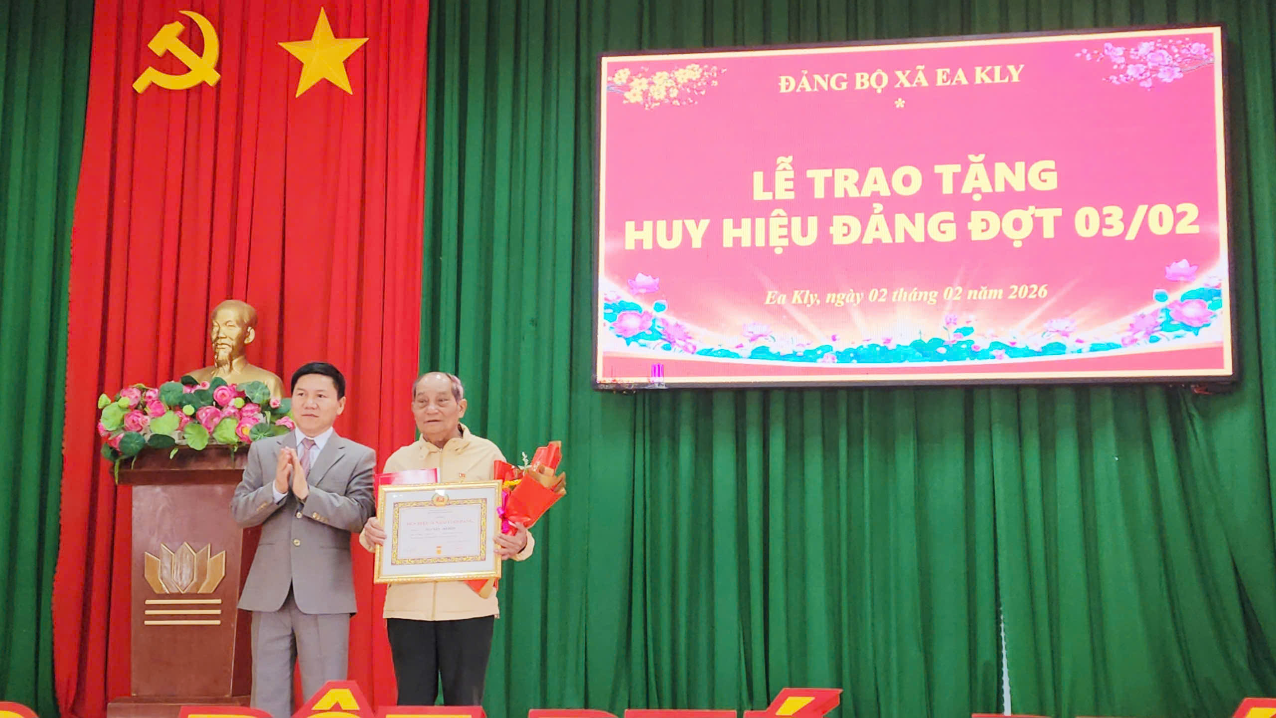 55 tuổi đảng